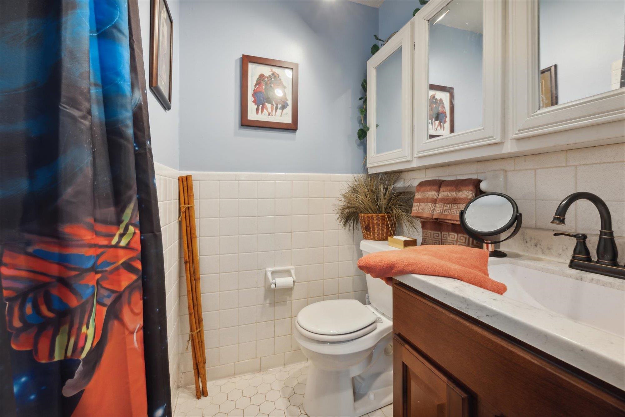 2936 Falkirk Road Memphis, TN 38128 - Photo 11 of 25 a bathroom with a toilet sink and mirror