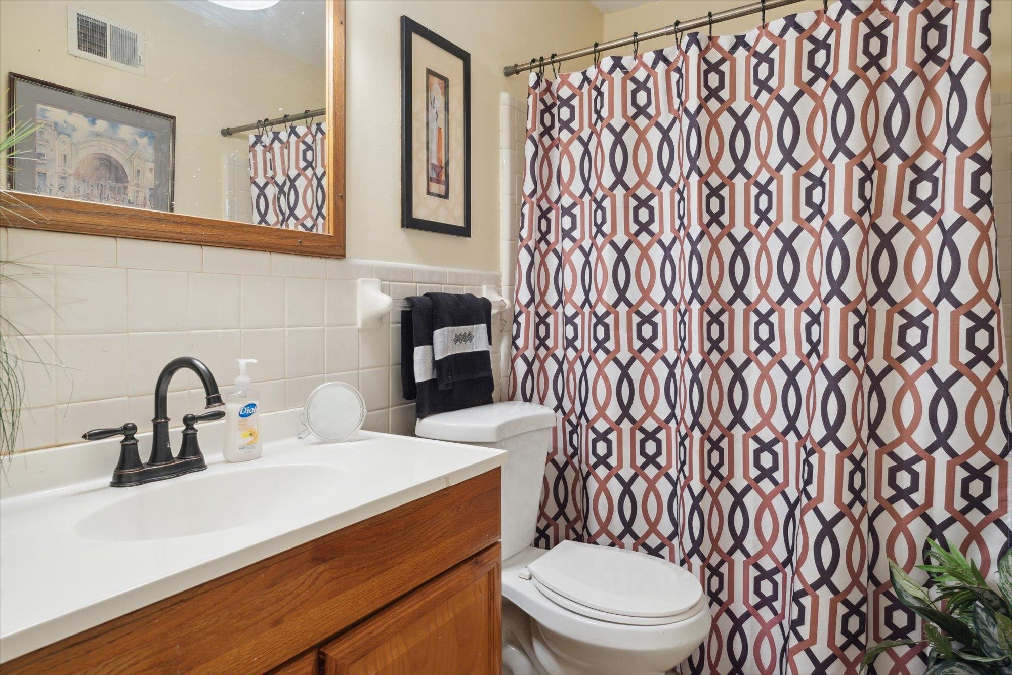 2936 Falkirk Road Memphis, TN 38128 - Photo 12 of 25 a bathroom with a toilet a sink and a mirror