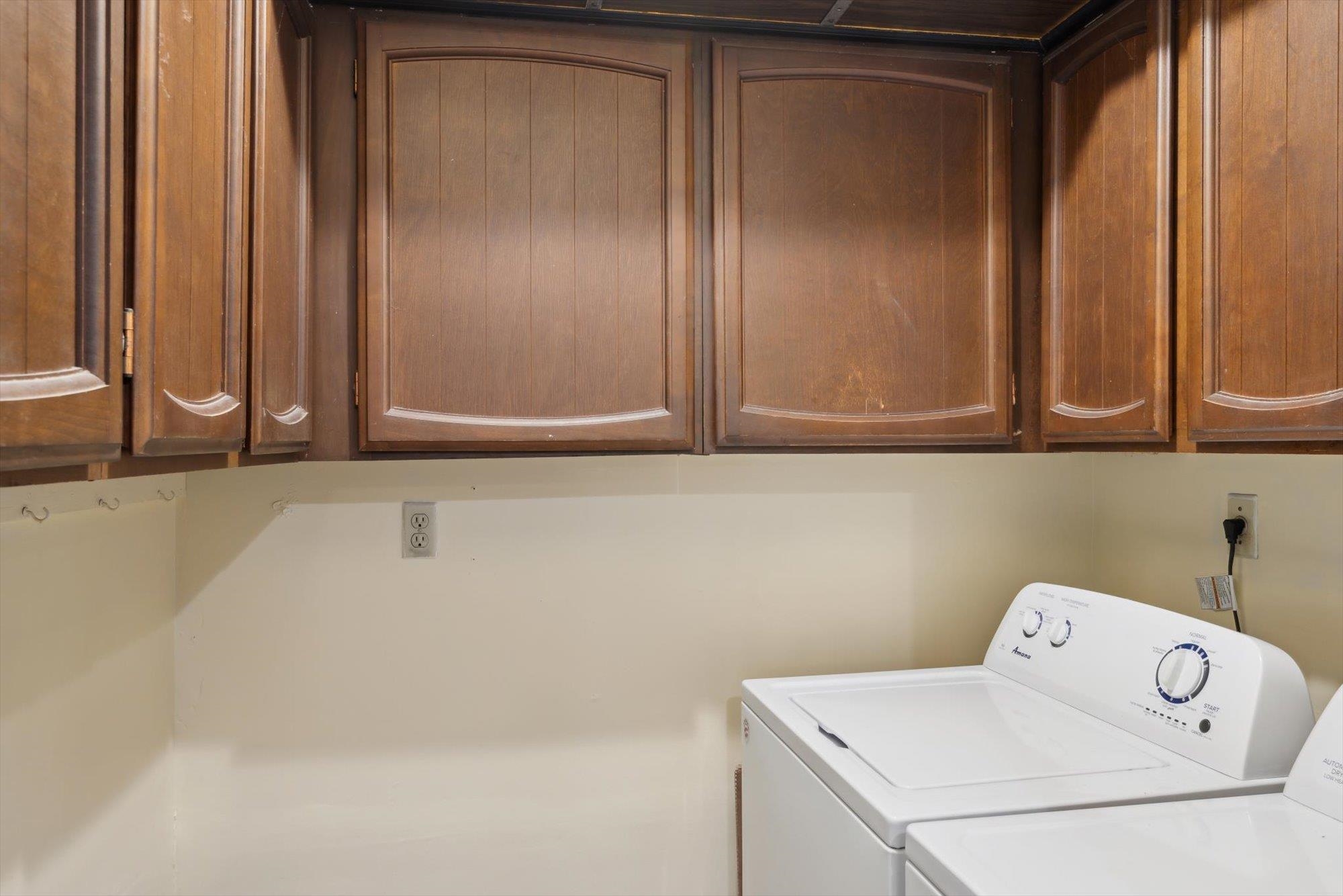 2936 Falkirk Road Memphis, TN 38128 - Photo 18 of 25 a utility room with dryer and washer