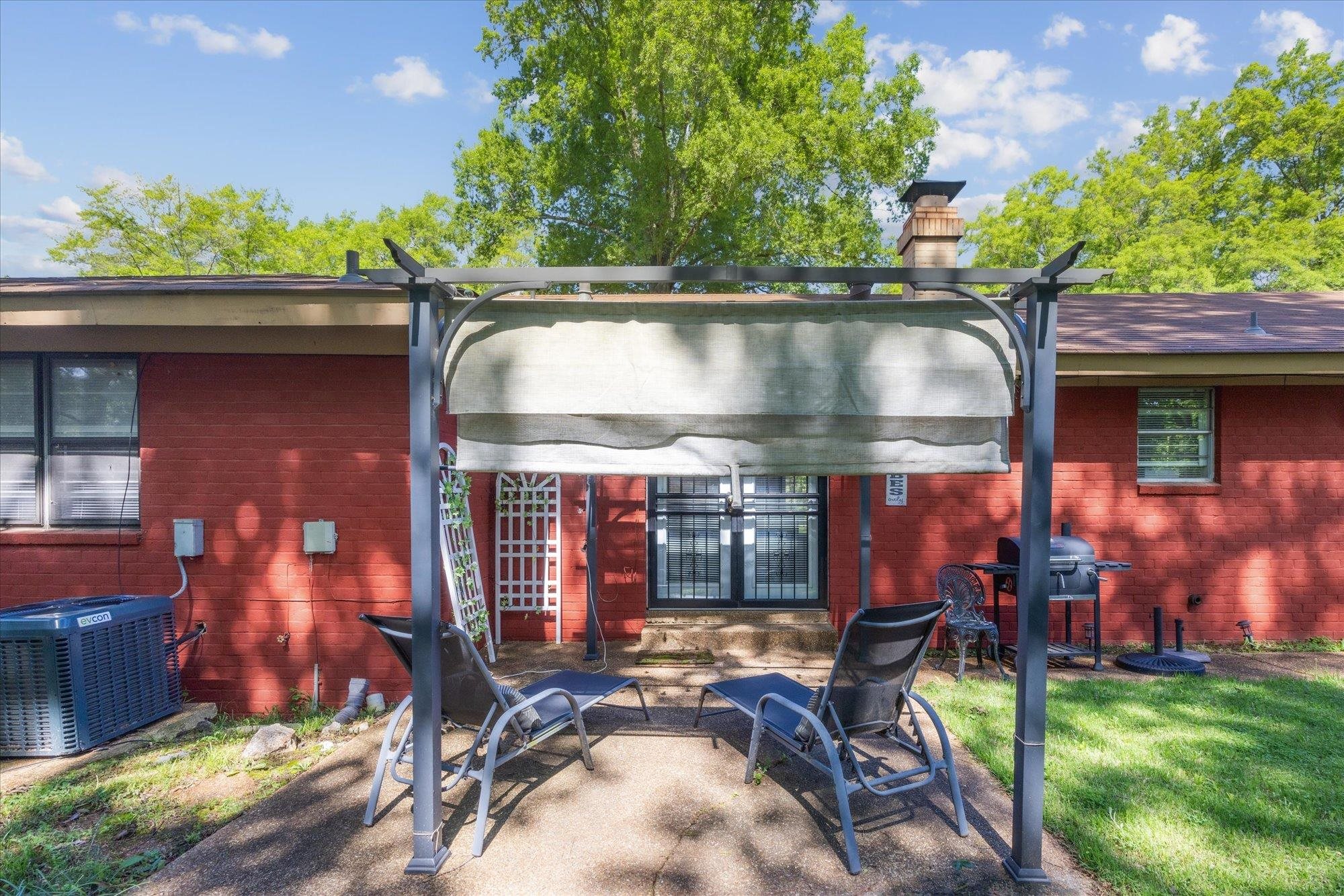 2936 Falkirk Road Memphis, TN 38128 - Photo 24 of 25 a view of patio with a table and chairs under an umbrella