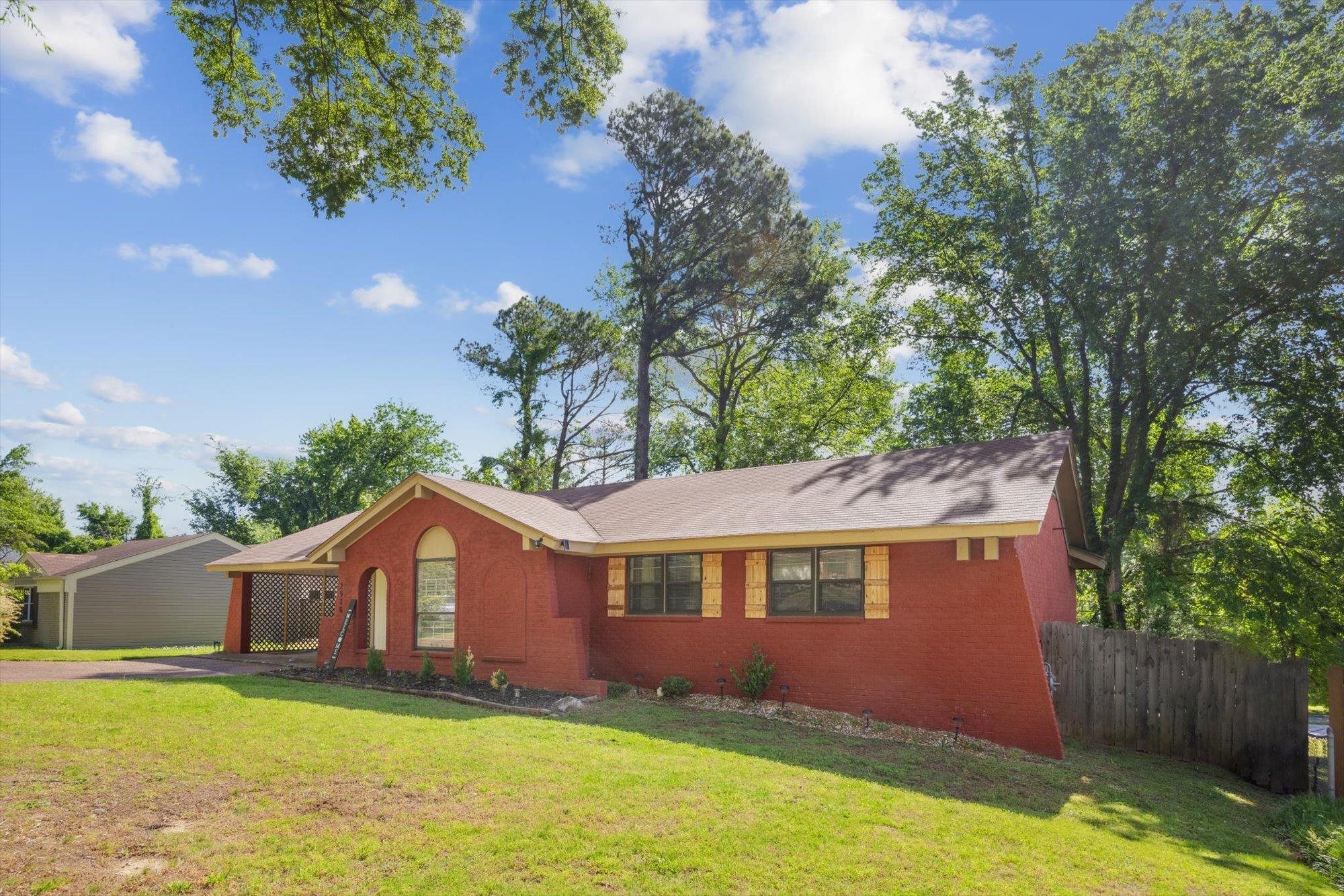 2936 Falkirk Road Memphis, TN 38128 - Photo 3 of 25 a front view of a house with a garden