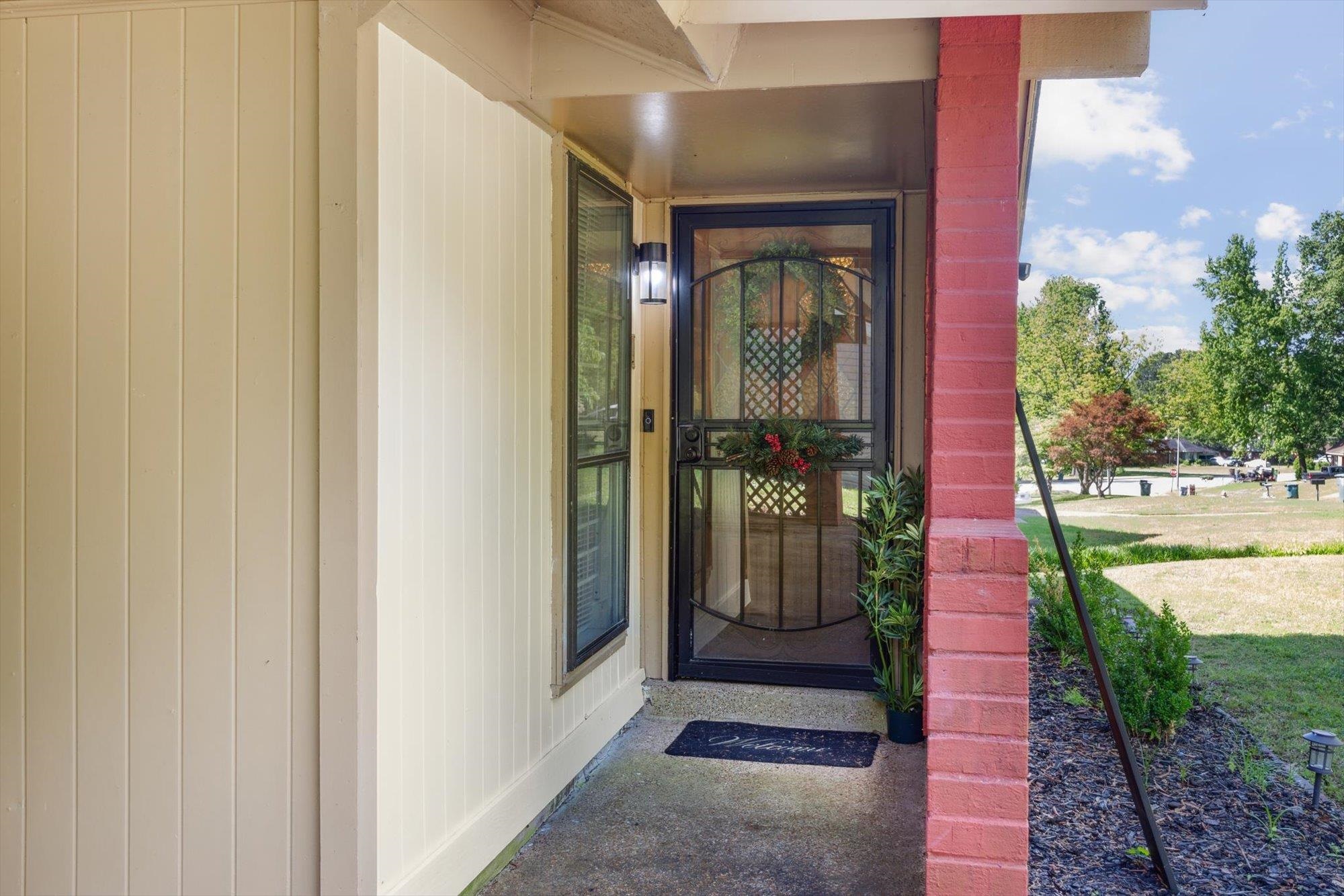 2936 Falkirk Road Memphis, TN 38128 - Photo 4 of 25 a balcony with an outdoor space