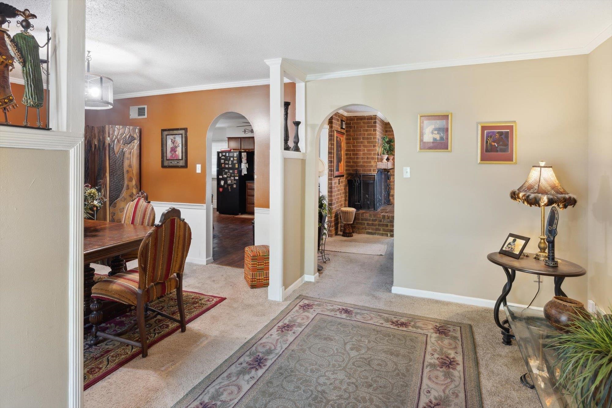 2936 Falkirk Road Memphis, TN 38128 - Photo 5 of 25 a view of a livingroom with furniture and gym equipment