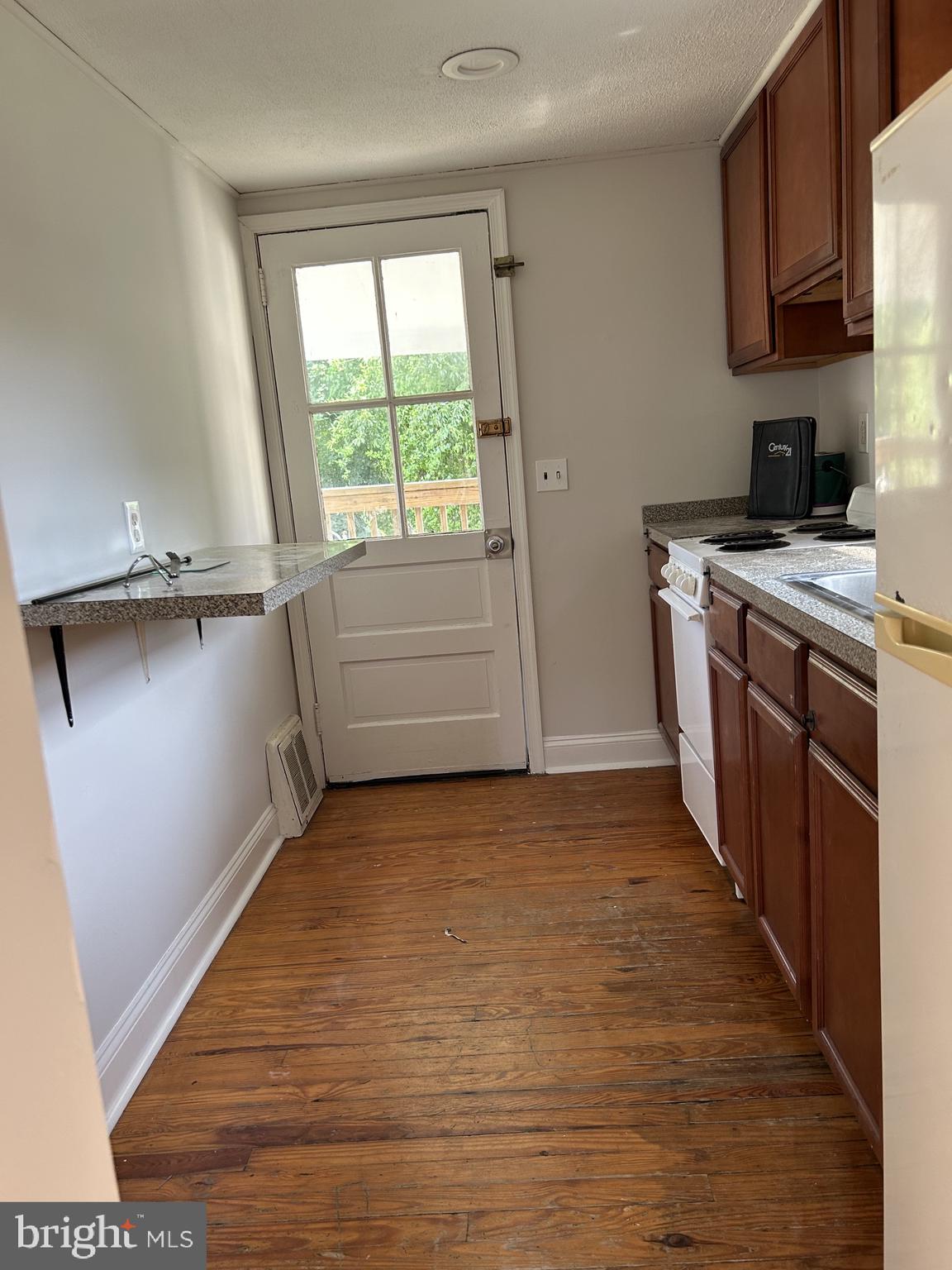 452 Raritan Avenue Atco, NJ 08004 - Photo 33 of 37 APT - Kitchen
