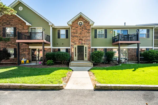 $259,900 | 1535 Raymond Drive, Unit 204, Naperville, IL 60563
