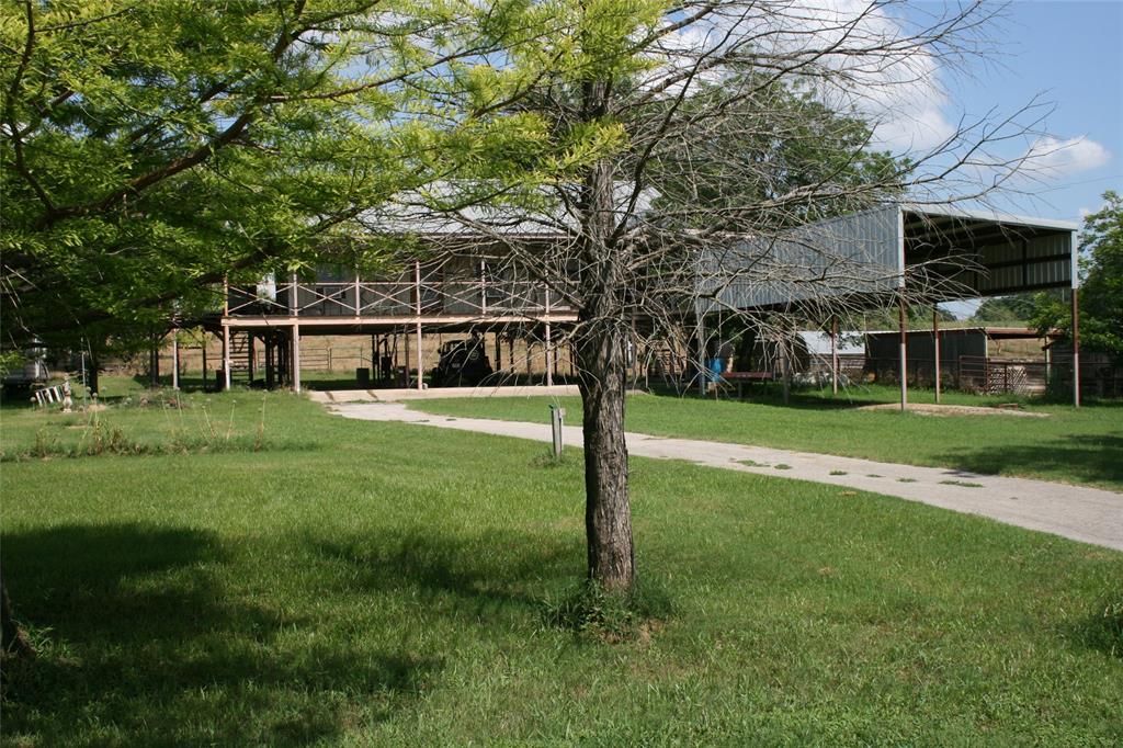 430 Rio Road Millsap, TX 76066 - Photo 21 of 25 Driveway