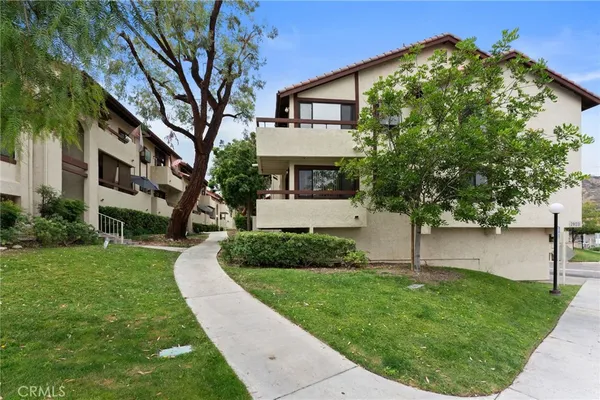 $379,900 | 28031 Sarabande Lane, Unit 125, Canyon Country, CA 91387