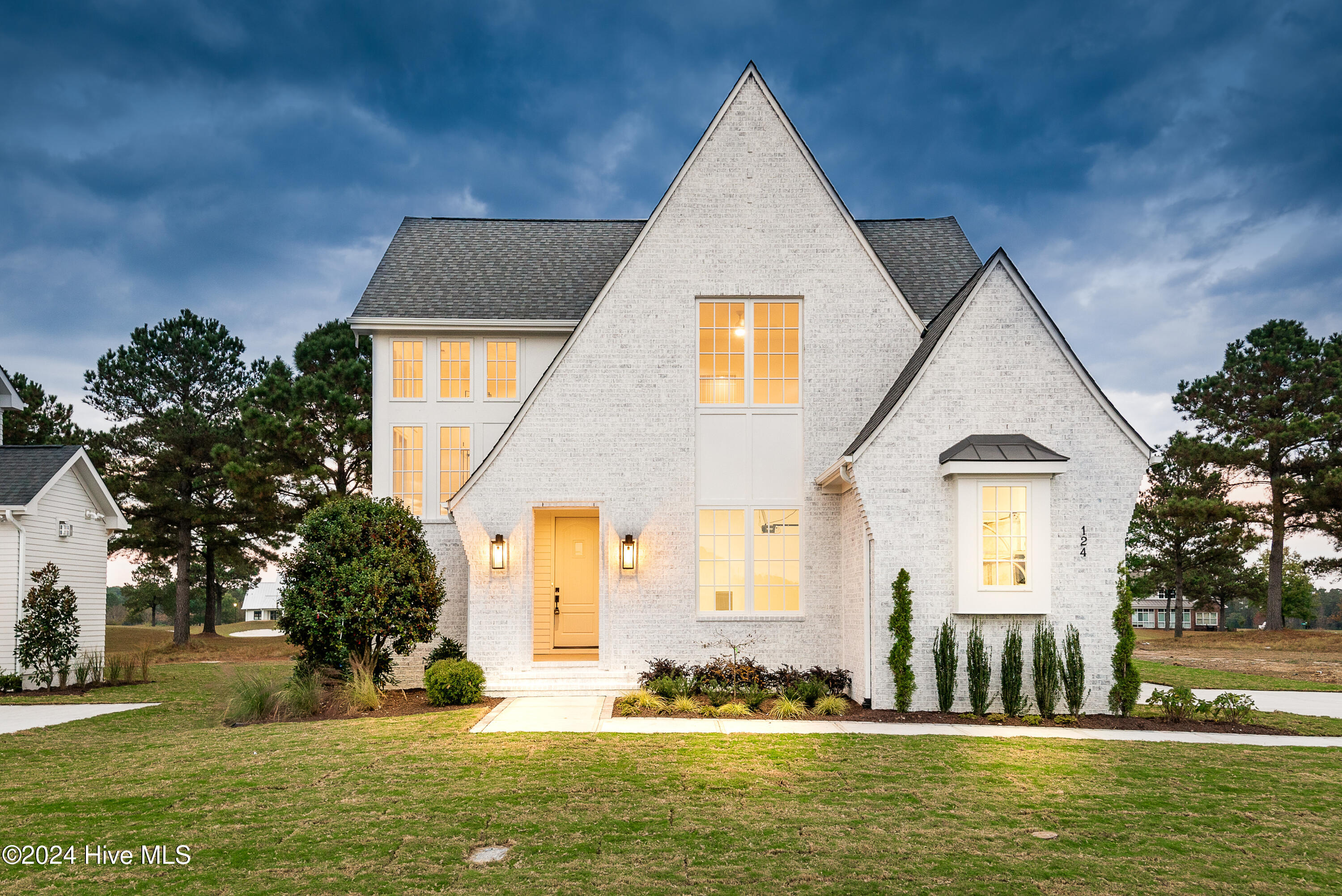 124 Pine Tree Point Snow Hill, NC 28580 - Photo 1 of 40 Gallery Image 1