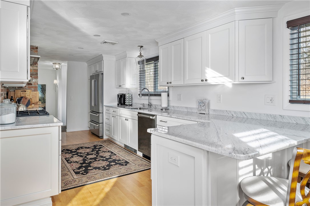 171 Carlton Avenue Warwick, RI 02889 - Photo 11 of 45