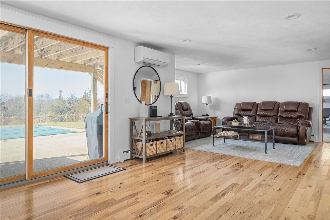 171 Carlton Avenue Warwick, RI 02889 - Photo 29 of 45