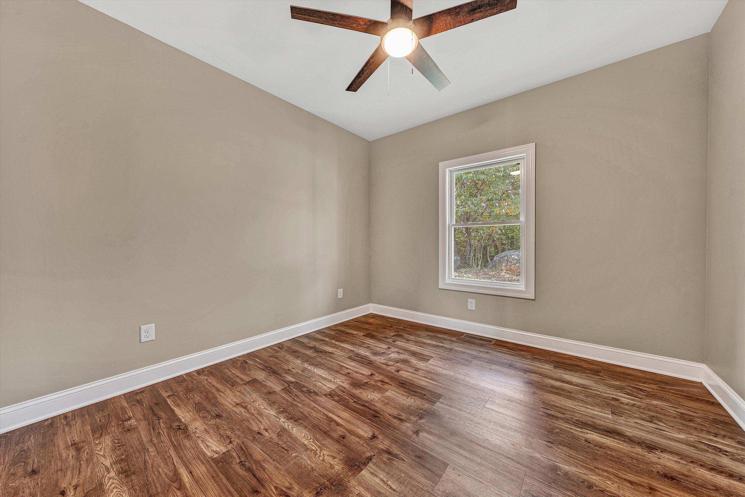 2002 Plateau Road Southeast Roanoke, VA 24014 - Photo 18 of 48 16-DSC00139