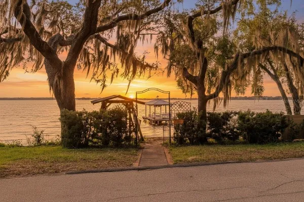 $995,000 | 103 South Lakeshore Drive, Minneola, FL 34715