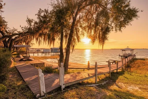 $995,000 | 103 South Lakeshore Drive, Minneola, FL 34715