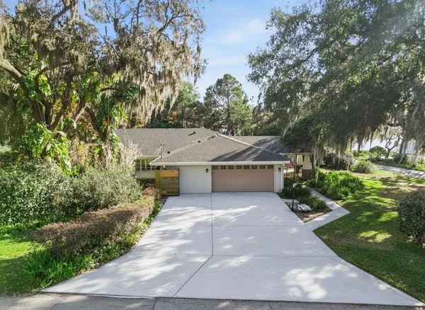 $995,000 | 103 South Lakeshore Drive, Minneola, FL 34715