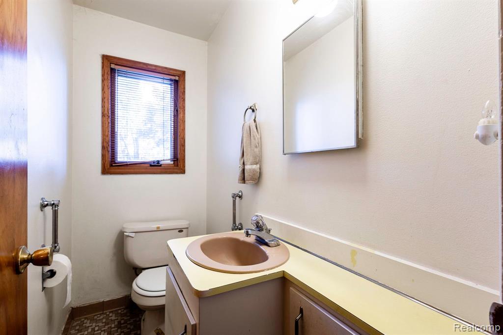 23605 Rockingham Street Southfield, MI 48033 - Photo 17 of 52