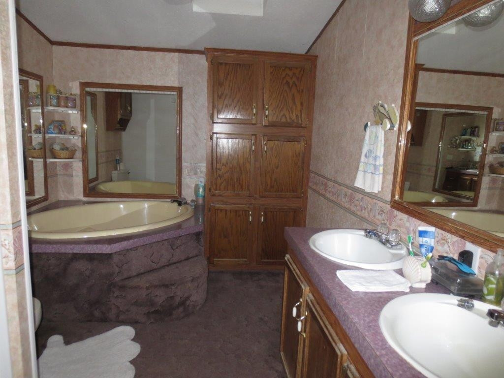 129 Valley Road Telford, TN 37690 - Photo 18 of 24 mast bethroom