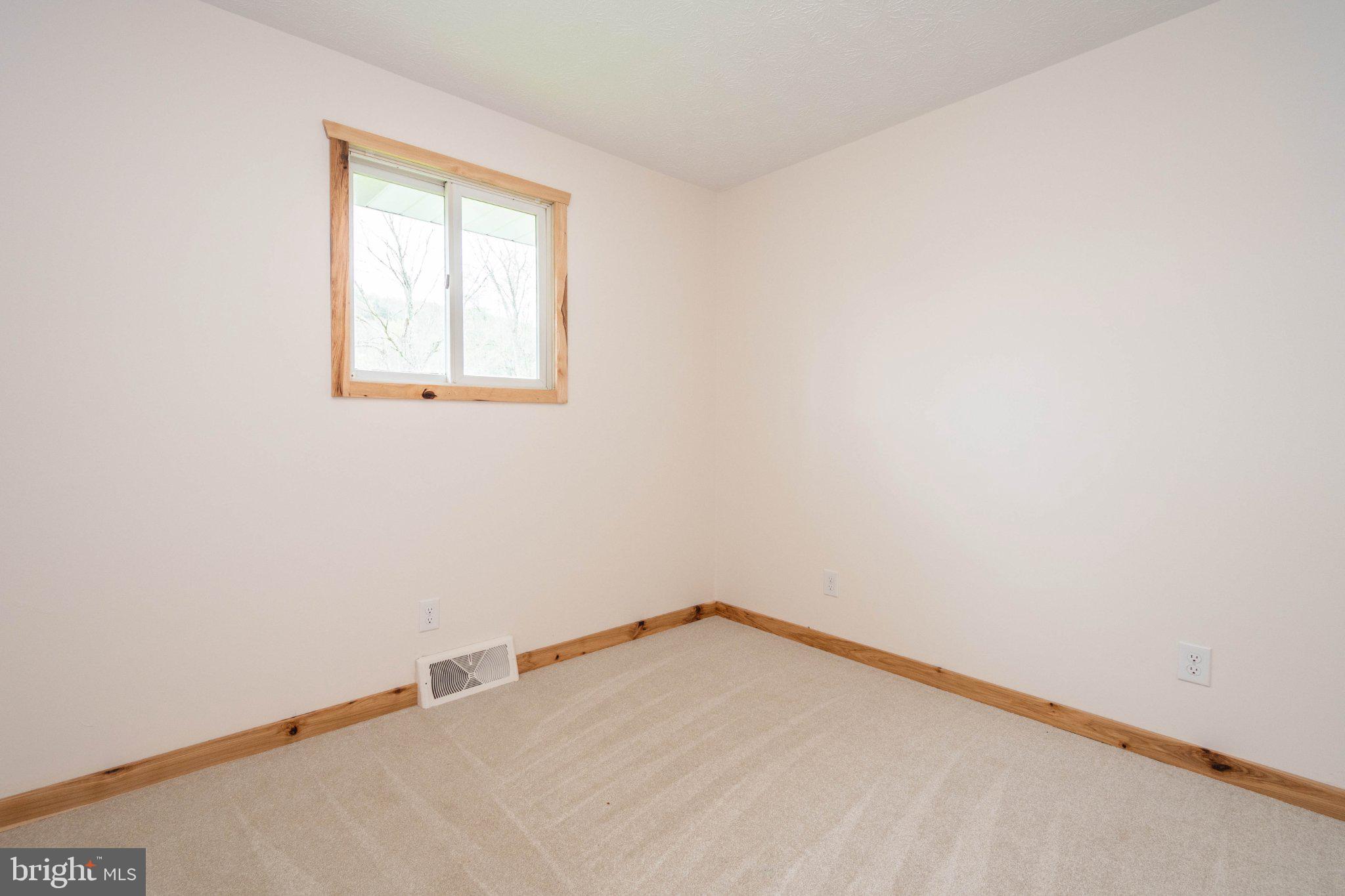 2155 Jennings Road Grantsville, MD 21536 - Photo 30 of 39 Bright and airy bedroom.