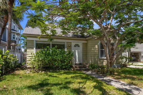 $1,299,000 | 8405 Bayshore Drive, Treasure Island, FL 33706