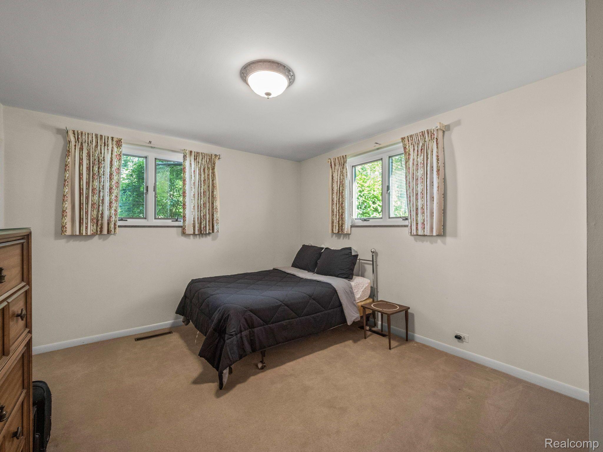 5760 Crabtree Road Bloomfield Hills, MI 48301 - Photo 19 of 45 Bedroom 3