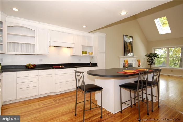 330 Severn Road Annapolis, MD 21401 - Photo 16 of 30 Kitchen