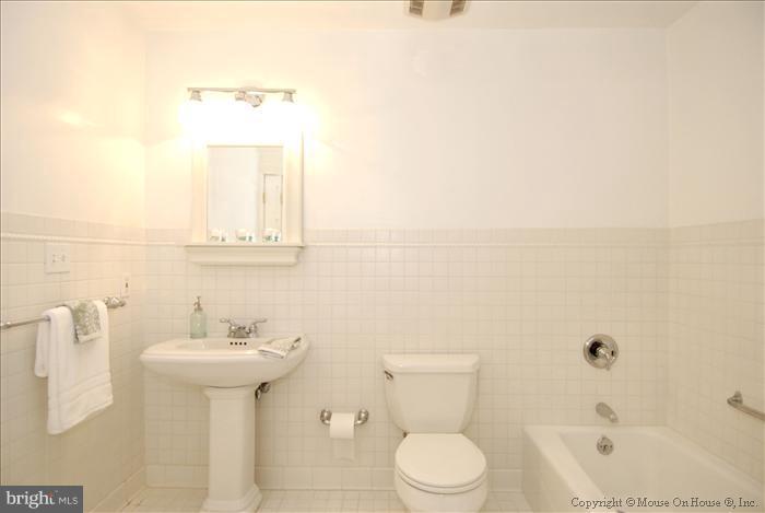 330 Severn Road Annapolis, MD 21401 - Photo 20 of 30 Bath