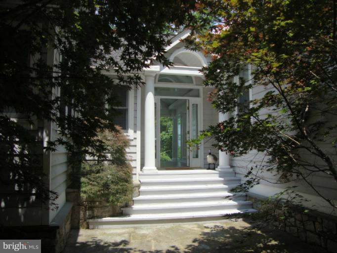 330 Severn Road Annapolis, MD 21401 - Photo 2 of 30 Exterior (Front)