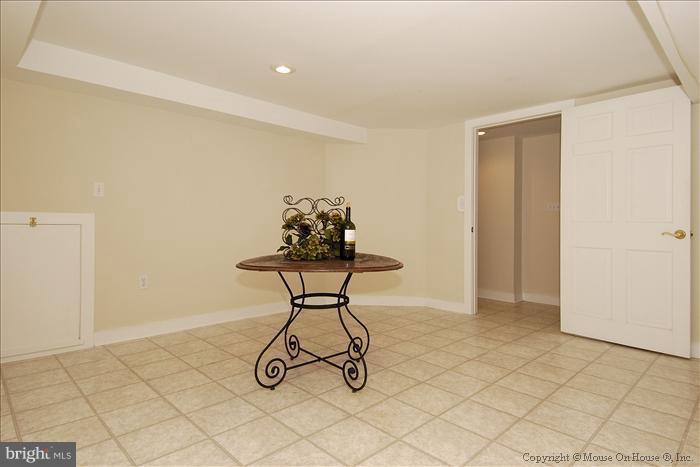 330 Severn Road Annapolis, MD 21401 - Photo 6 of 30 Interior (General)