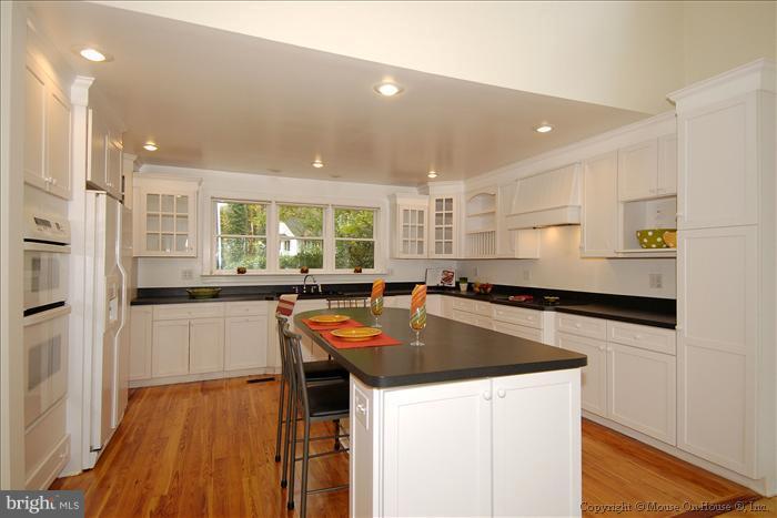 330 Severn Road Annapolis, MD 21401 - Photo 8 of 30 Kitchen