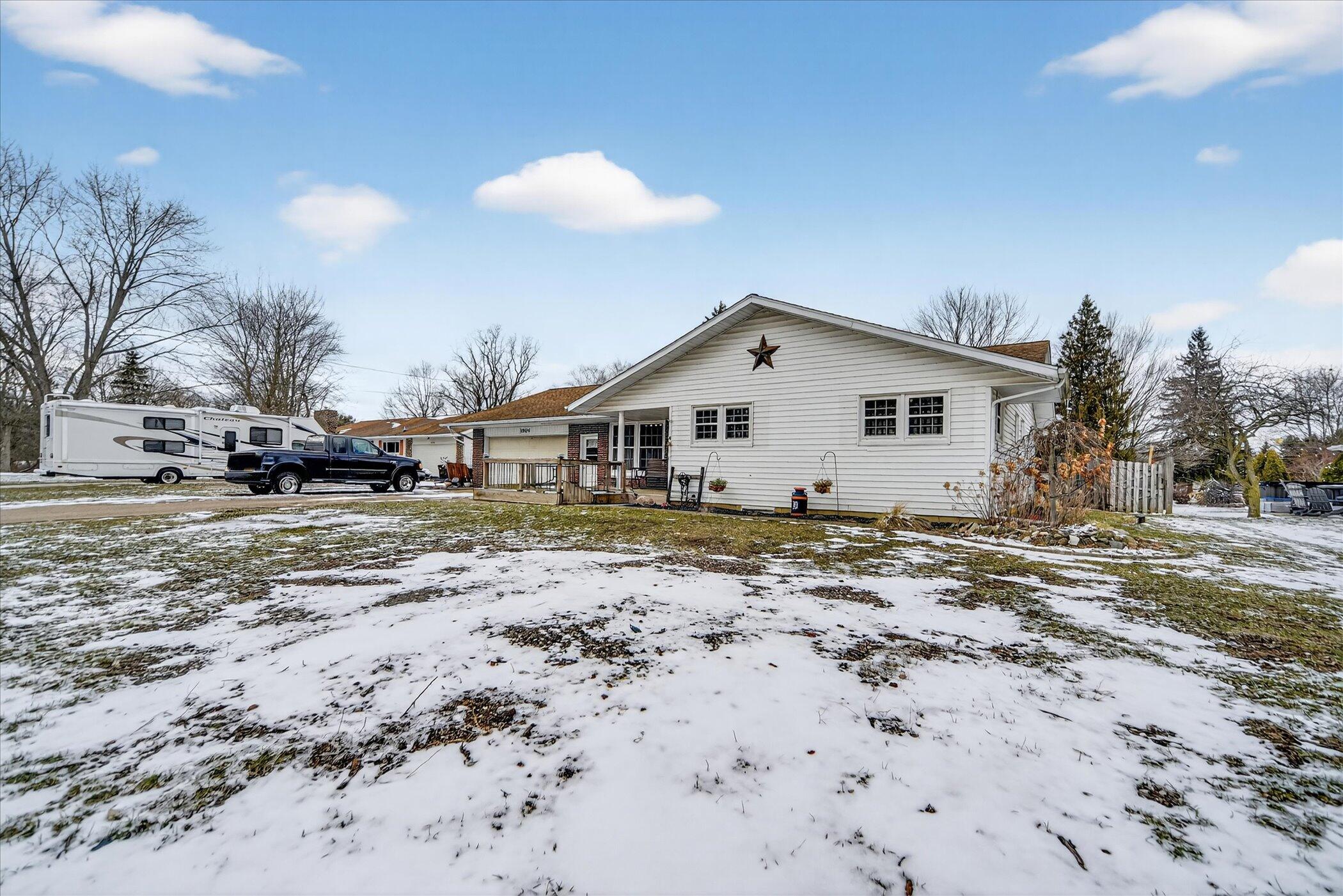 3904 Memory Lane Jackson, MI 49201 - Photo 3 of 33 04-2-3904-Memory-Ln-Jackson-MI-49201-Win