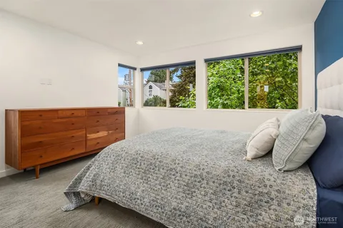 $1,025,000 | 9230 Interlake Avenue North, Seattle, WA 98103