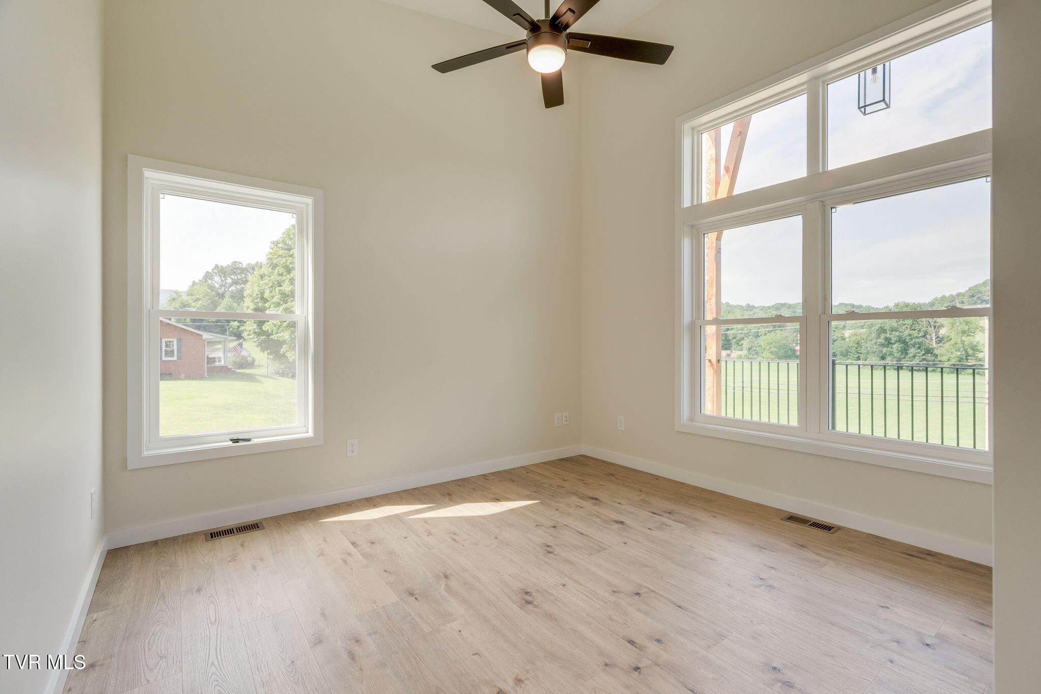 1385 Gap Creek Road Elizabethton, TN 37643 - Photo 22 of 40 018