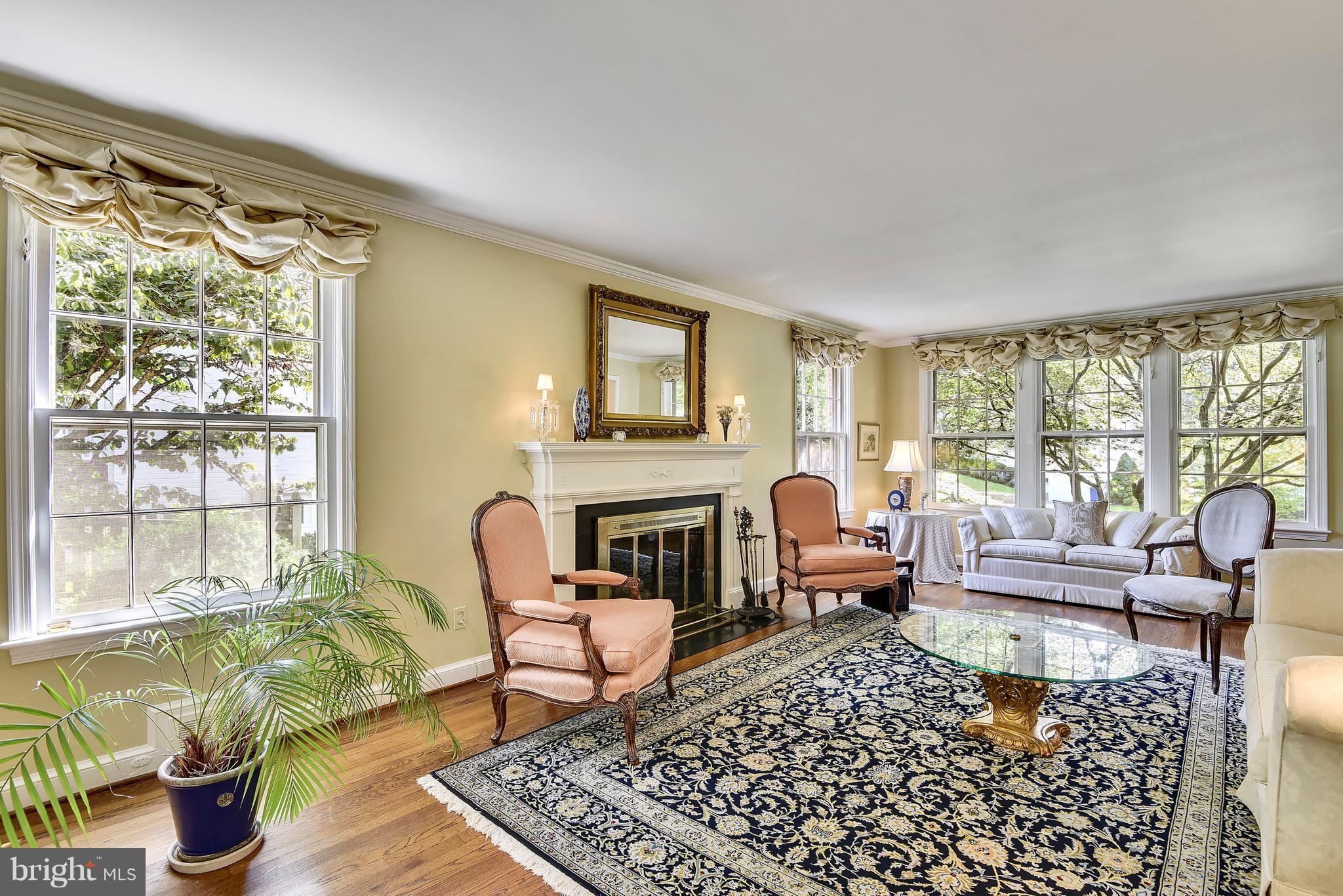 5615 Lamar Road Bethesda, MD 20816 - Photo 4 of 23 Living Room