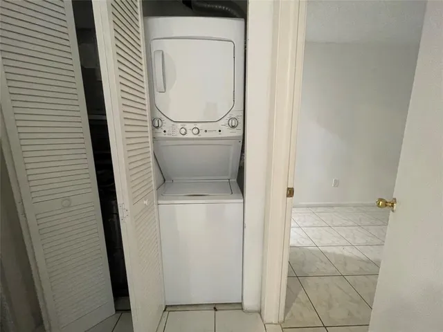 a close up view of a washer and dryer