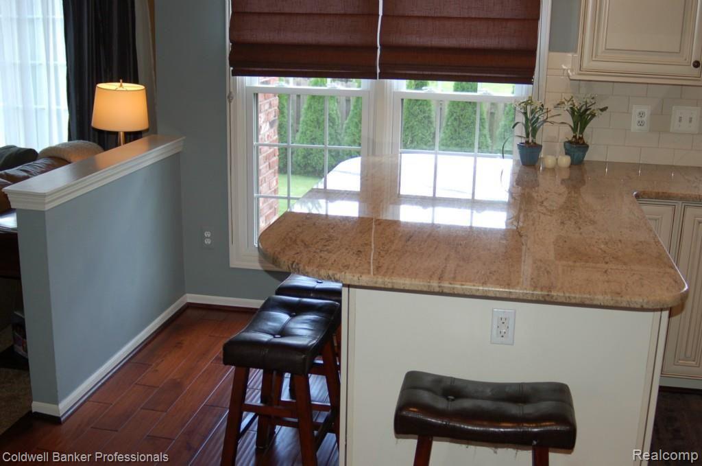 1010 Pointe Pl Boulevard Rochester, MI 48307 - Photo 15 of 33 042.jpg