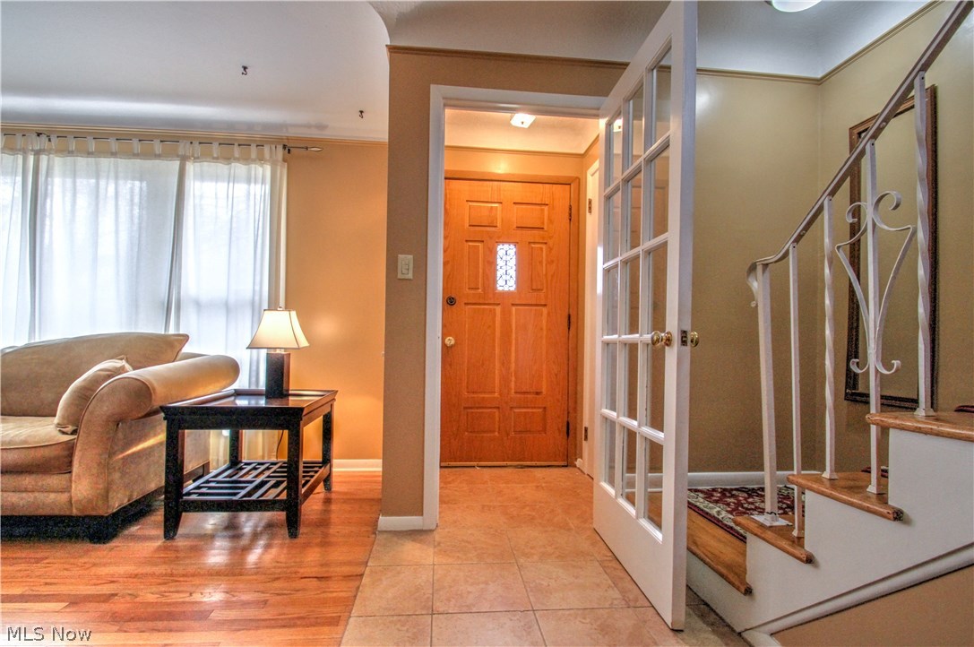 4017 Corwin Road Cleveland, OH 44121 - Photo 2 of 32