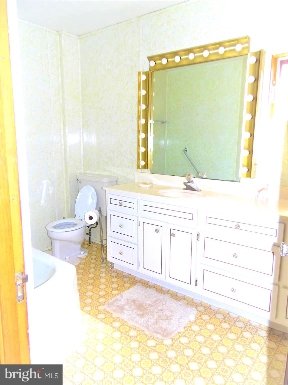 18908 Legislative Road Southwest Barton, MD 21521 - Photo 19 of 28 Large Bath