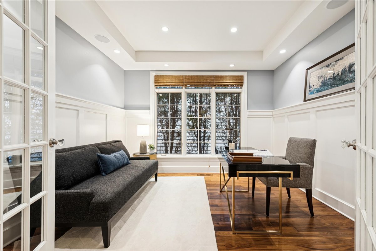 343 Washington Avenue Glencoe, IL 60022 - Photo 12 of 35 a living room with furniture and a large window