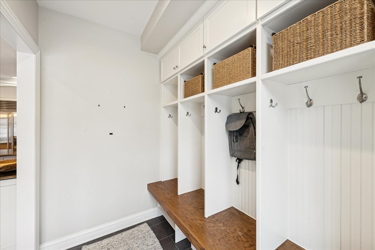 343 Washington Avenue Glencoe, IL 60022 - Photo 13 of 35 a view of walk in closet