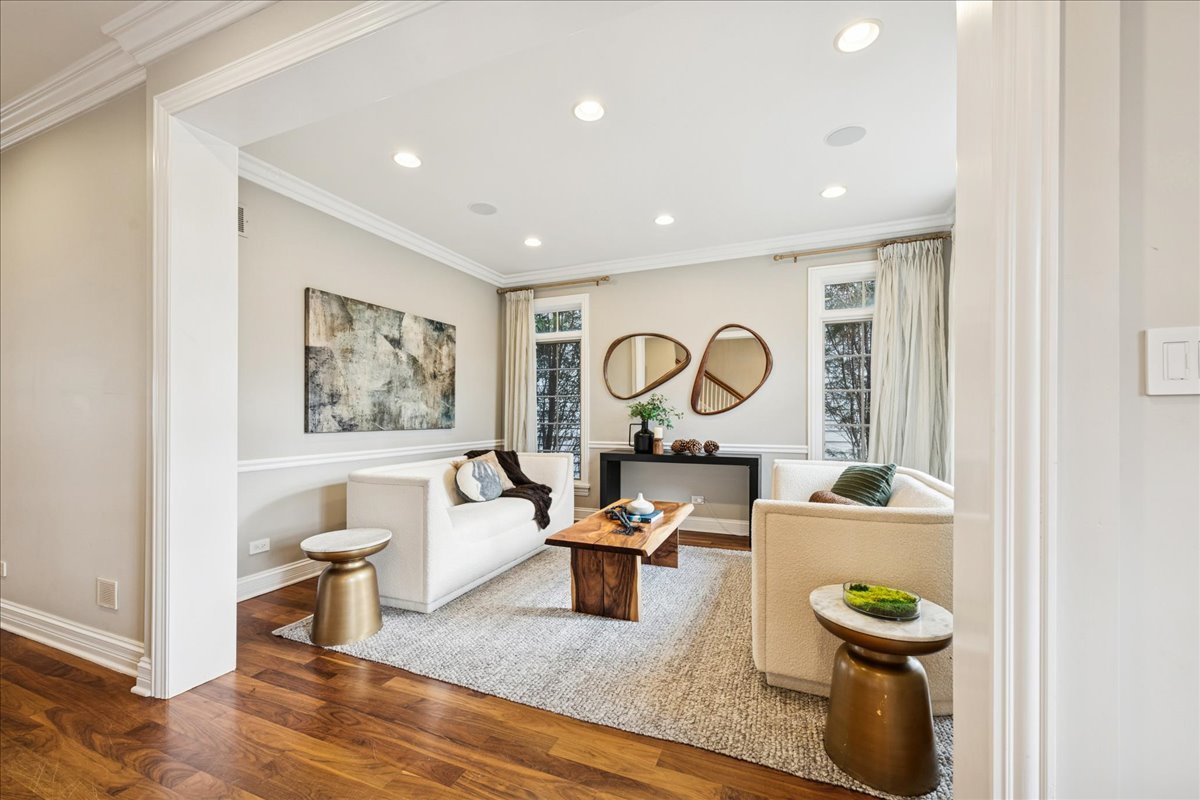 343 Washington Avenue Glencoe, IL 60022 - Photo 3 of 35 a living room with furniture and wooden floor