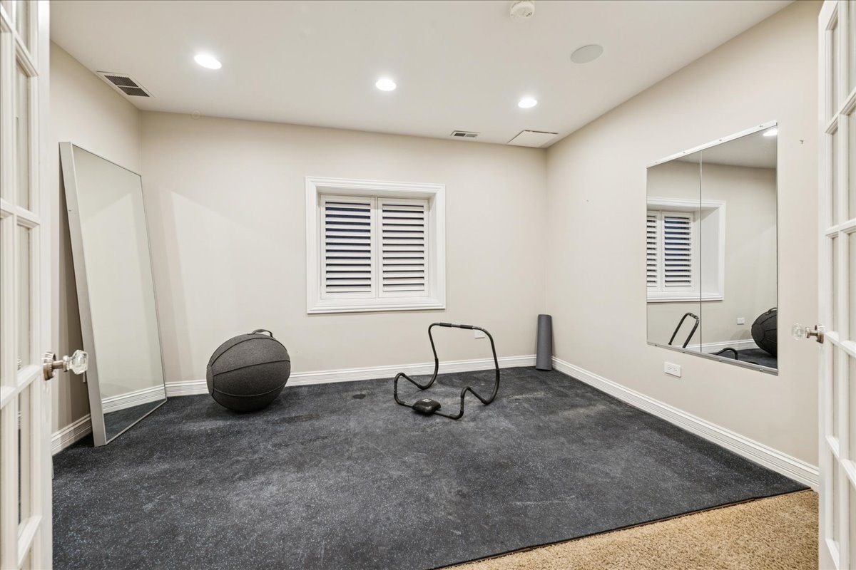 343 Washington Avenue Glencoe, IL 60022 - Photo 31 of 35 a view of a workspace with a window