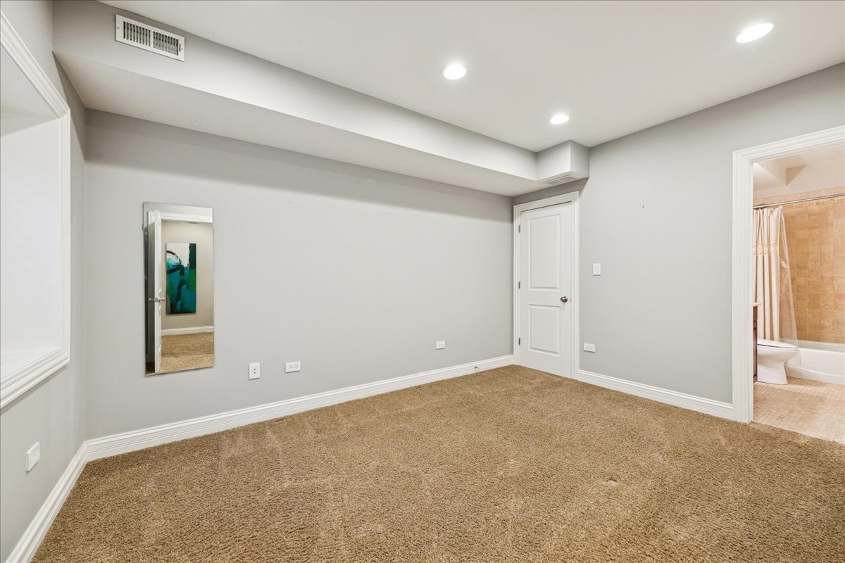 343 Washington Avenue Glencoe, IL 60022 - Photo 32 of 35 an empty room with windows