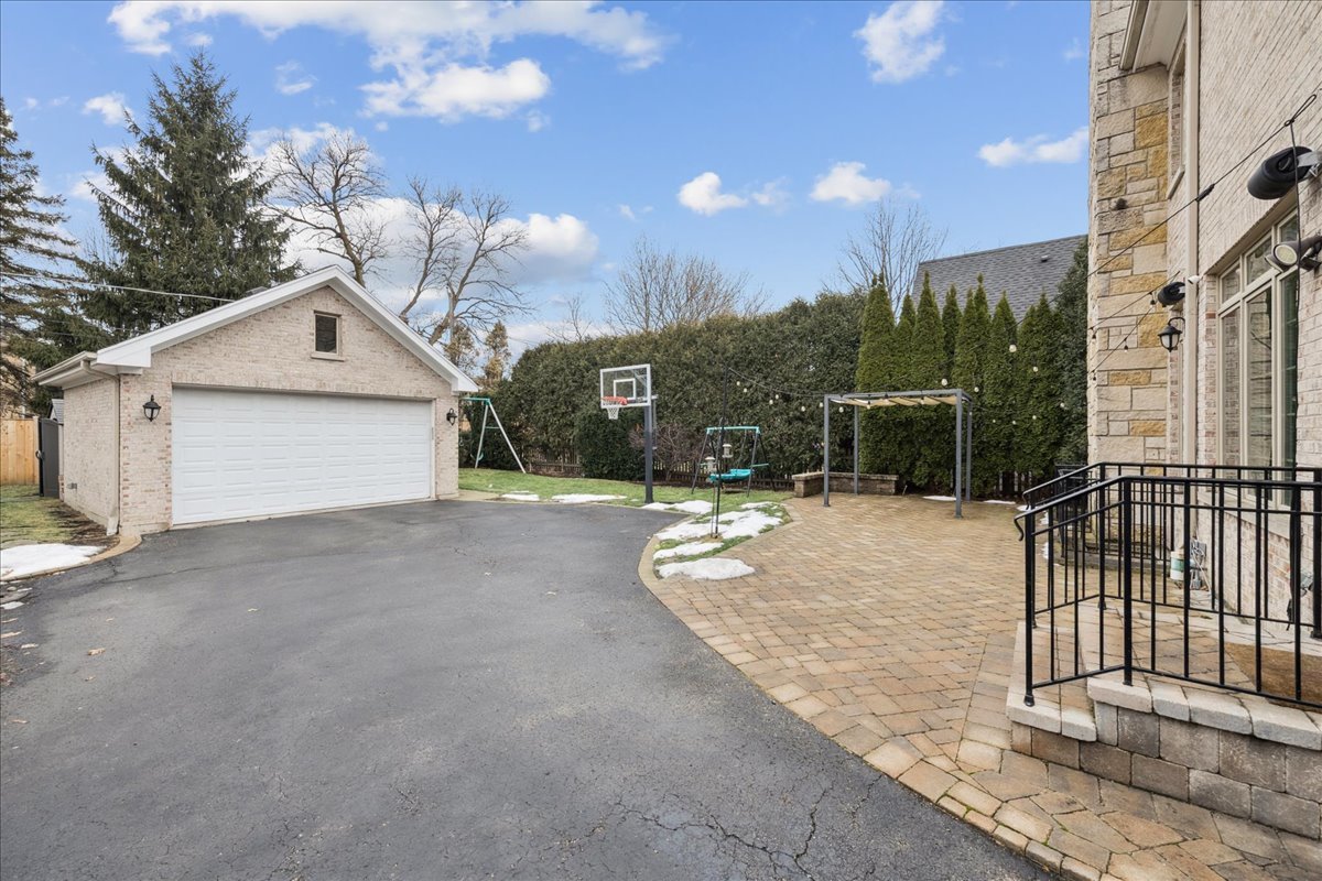 343 Washington Avenue Glencoe, IL 60022 - Photo 34 of 35 a house view with a garden space