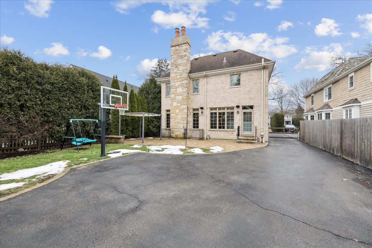 343 Washington Avenue Glencoe, IL 60022 - Photo 35 of 35 a front view of a house with a yard