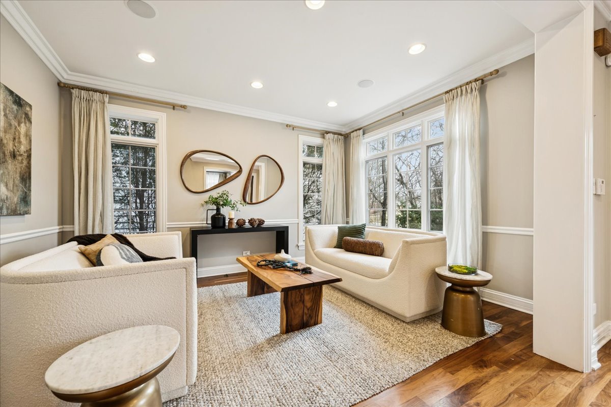 343 Washington Avenue Glencoe, IL 60022 - Photo 4 of 35 a living room with furniture and a window