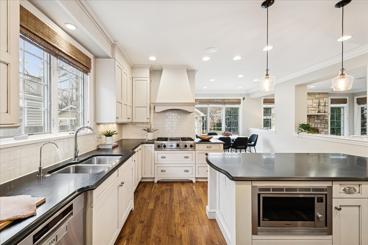 343 Washington Avenue Glencoe, IL 60022 - Photo 8 of 35 a kitchen with a stove a sink a refrigerator and windows
