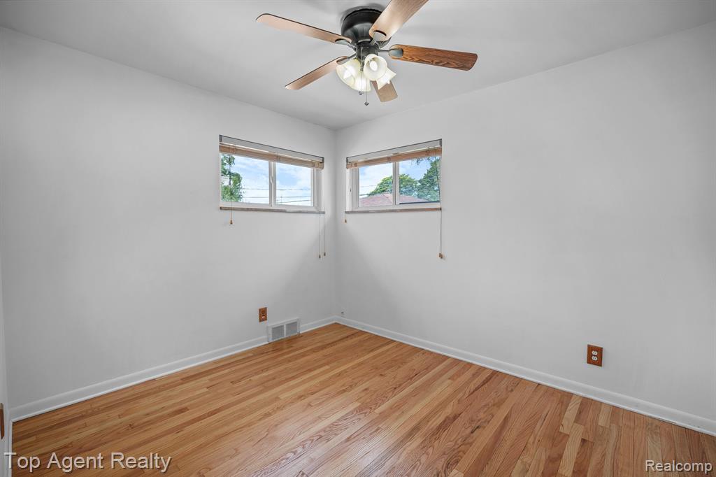 8057 Dale Center Line, MI 48015 - Photo 17 of 24