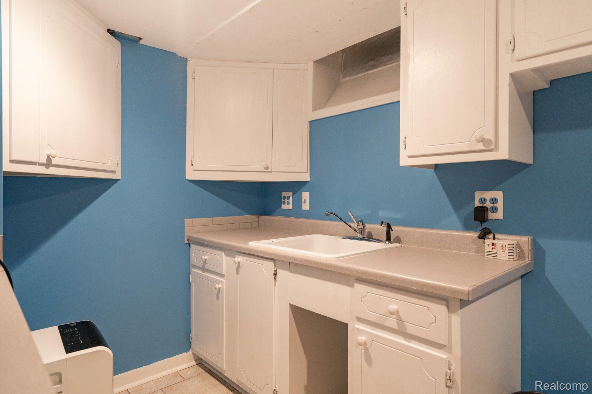 2018 Chalet Drive Rochester, MI 48309 - Photo 33 of 46 Gallery Image 33
