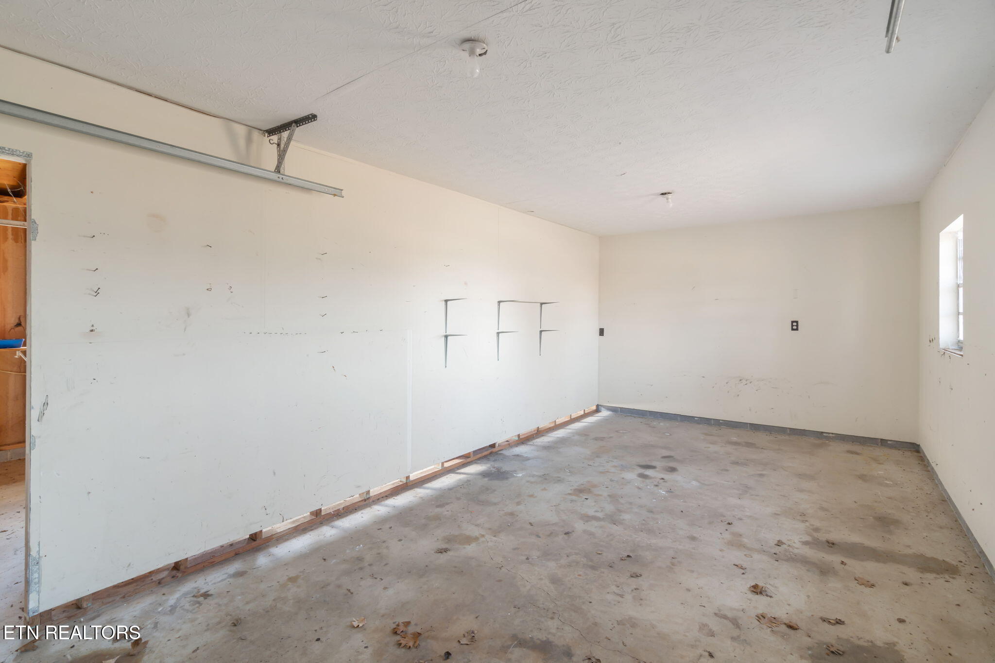 215 Fowler Street Vonore, TN 37885 - Photo 27 of 36 40-web-or-mls-215 Fowler Street-31