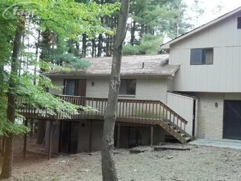 9261 Townley Road Fenton, MI 48430 - Photo 2 of 9 20217114-1.JPG