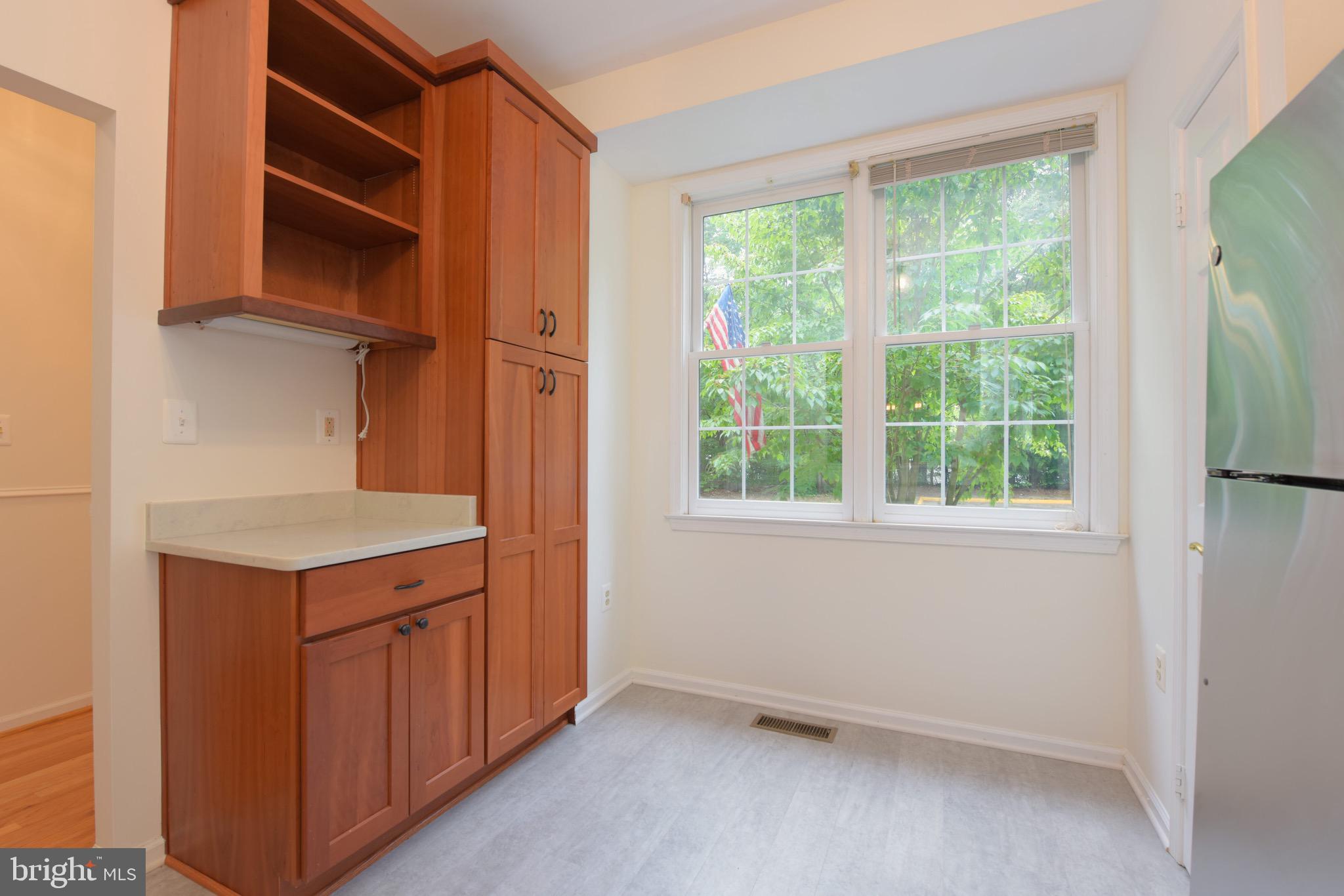 11272 Fairwind Way Reston, VA 20190 - Photo 6 of 46 Great Built-Ins